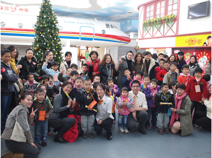 2010年 麗妍雅集Rubis SPA 愛心會員攜上海兒童福利院的寶貝們游玩“星期八小鎮”